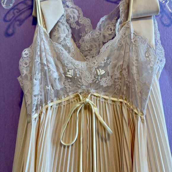 Vintage Lucie Ann Peignoir/Nightgown Robe Set, Petite - Picture 4 of 6